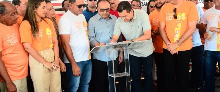 O Governo do Maranhão, por intermédio da Secretaria de Estado das Cidades e Desenvolvimento Urbano (Secid), anunciou, durante solenidade realizada na terça-feira (14), um pacote de obras estruturantes em São João Batista, na região da Baixada Maranhense, em alusão ao aniversário de 64 anos do município. 

Entre as ações, a assinatura de Ordem de Serviço para instalação de um sistema de abastecimento de água e início das obras de pavimentação asfáltica e manutenção das vias urbanas do município.