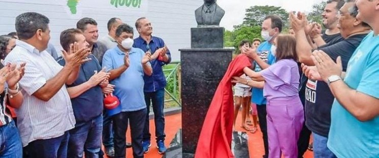 O vice-governador Carlos Brandão esteve em Colinas, sua cidade natal, junto com o governador Flávio Dino, para inaugurar uma escola e as obras da orla da avenida Carlos Orleans Brandão. A via leva o nome do pai do vice-governador e foi inaugurada em ato solene no sábado (5).
