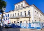 O Governo do Estado entregará mais dois prédios revitalizados no Centro Histórico de São Luís. Com 60% dos trabalhos já concluídos, a previsão de entrega dos casarões está prevista para o primeiro semestre de 2023.

As intervenções estão sendo executadas por intermédio da Secretaria das Cidades e Desenvolvimento Urbano (Secid) e fazem parte das ações do programa “Adote um Casarão”, que tem a finalidade de fomentar o empreendedorismo local e ocupar os imóveis públicos, de propriedade do Estado, ociosos ou subocupados. O objetivo é que nesses locais sejam realizadas atividades que promovam o desenvolvimento sustentável do Centro Histórico, aliado à preservação do patrimônio.