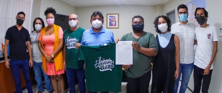 Na tarde de quinta-feira (10), foi assinado mais um termo de adesão ao Programa Adote um Casarão. Desta vez, foi com a Cooperativa Central de Reforma Agrária do Estado do Maranhão (CCA), instituição que apoia as ações de produção sustentável e comercialização de alimentos das cooperativas dos assentamentos de reforma agrária no estado.