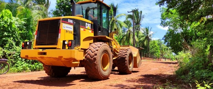 O Governo do Estado, por meio da Secretaria das Cidades e Desenvolvimento Urbano (Secid), segue com as obras de pavimentação da Estrada do Mojó, em Paço do Lumiar, região da Grande Ilha. A ação faz parte do Programa Mais Asfalto, implementado na gestão do governador Flávio Dino, que visa garantir mobilidade e melhoria no escoamento da produção dos pescadores, além de promover mais segurança e conforto para os moradores e visitantes da região.