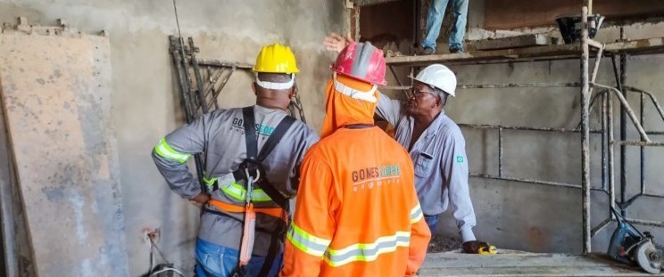 Um casarão localizado na Praça João Lisboa, 432, Centro Histórico de São Luís, está sendo reformado pelo Governo do Estado, por meio da Secretaria das Cidades e Desenvolvimento Urbano (Secid). Depois de revitalizado, no local funcionará um Instituto Educacional do Maranhão Idiomas (IEMA), na modalidade de ensino de idiomas. Com 80% dos trabalhos concluídos, a previsão é que o estabelecimento de ensino seja entregue ainda neste semestre.
