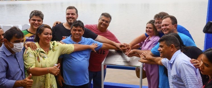 Após inaugurar o 77º Restaurante Popular do Maranhão na cidade de Mirador e entregar obras de infraestrutura em Colinas e Buriti Bravo neste sábado (5), o governador Flávio Dino esteve em São Domingos do Maranhão, onde entregou uma Praça da Família e inaugurou obra de urbanização na Lagoa do Zé Feio.