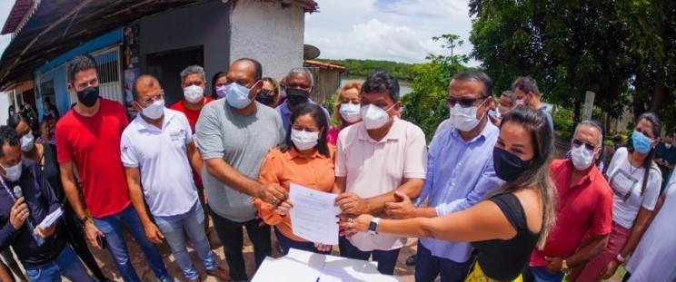 Dando continuidade a uma série de obras que estão sendo realizadas em Paço do Lumiar, o Governo do Maranhão, por meio da Secretaria de Estado das Cidades e Desenvolvimento Urbano (Secid), assinou, no sábado (19), Ordem de Serviço para reforma da Rampa das Marisqueiras, na comunidade do Timbuba. A iniciativa visa garantir melhores condições de trabalho para quem utiliza o local, além de ser um novo ponto turístico da região.