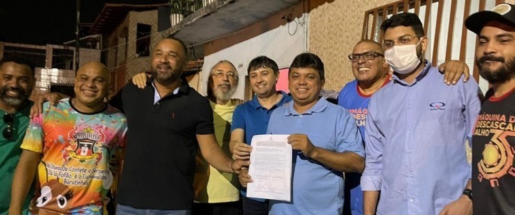 Na noite da última quarta-feira (2), o secretário de Estado de Cidades e Desenvolvimento Urbano, Márcio Jerry, assinou Ordem de Serviço para revitalização do Morro do Querosene, localizado no bairro da Madre Deus, em São Luís. Estiveram presentes na assinatura, várias lideranças e artistas locais.