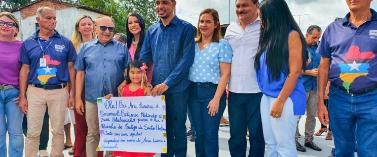 O Governo do Maranhão inaugurou a Praça da Água Vermelha no município de Presidente Juscelino, nesta quarta-feira (8). O equipamento público recebeu ampla reforma e foi entregue à população todo revitalizado. A agenda foi coordenada pelo chefe da Casa Civil, Sebastião Madeira, e pelos secretários de Articulação Política (Secap), Rubens Pereira, e das Cidades e Desenvolvimento Urbano (Secid), Joslene Rodrigues.