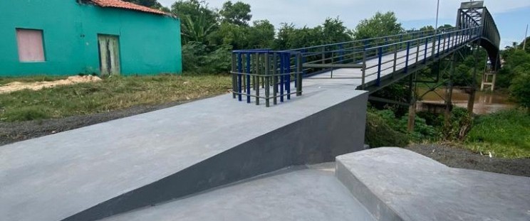 O Governo do Maranhão inaugurou, no último sábado (12), a nova Passarela da Matriz, no município de Codó. Localizada sobre o Rio Itapecuru, a passarela, que foi reformada, liga o Centro ao bairro Trizidela, um dos mais populosos do município. A obra tem o objetivo de garantir mobilidade, travessia segura, além de permitir que a população exerça o direito de ir e vir.