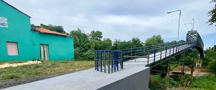 A Passarela da Matriz, sobre o Rio Itapecuru, ligando o centro da cidade de Codó à região do bairro Trizidela, um dos bairros mais populosos do município, foi reformada pelo Governo do Estado, por intermédio da Secretaria das Cidades e Desenvolvimento Urbano (Secid).