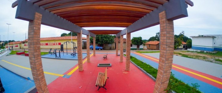 O município de Buriti Bravo, localizado na região Leste Maranhense vai ganhar uma Praça da Família. As obras de construção do novo equipamento público estão em fase de finalização. Com 95% dos trabalhos concluídos, a previsão é que o espaço seja inaugurado ainda em fevereiro. A intervenção está sendo executada pelo Governo do Estado por meio da Secretaria das Cidades e Desenvolvimento Urbano (Secid).