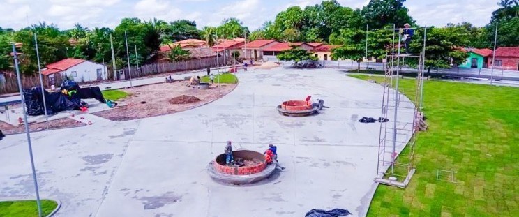 O município de Pirapemas, localizado na região norte maranhense, vai ganhar mais um espaço de lazer e convivência comunitária. As obras de construção da nova praça da cidade estão em fase final. Com 85% dos trabalhos concluídos, a previsão é que o espaço seja inaugurado neste semestre. A iniciativa integra o Projeto de Revitalização de Praças e Espaços Públicos, que é executado pelo Governo do Estado, por intermédio da Secretaria das Cidades e Desenvolvimento Urbano (Secid).