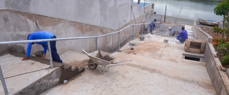 O Governo do Estado, por intermédio da Secretaria das Cidades e Desenvolvimento Urbano (Secid), segue avançando com as obras de construção da Rampa das Marisqueiras, localizada na comunidade Timbuba, em Paço do Lumiar. A iniciativa visa assegurar melhores condições de trabalho para quem utiliza o espaço, promover o desenvolvimento econômico do local e a acessibilidade, bem como fomentar o setor pesqueiro na localidade.
