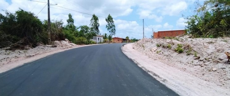 o Governo do Maranhão, por intermédio da Secretaria de Estado das Cidades e Desenvolvimento Urbano (Secid), finalizou as ações de pavimentação asfáltica nos municípios de Duque Bacelar, Rosário, Coelho Neto, Paulo Ramos, Olinda Nova do Maranhão, Santo Amaro, São José de Ribamar e Raposa. A iniciativa integra o Programa Mais Asfalto e tem o objetivo de garantir mobilidade, trafegabilidade, segurança viária, assegurando o direito de ir e vir para os moradores das localidades onde as obras são executadas, bem como promover o desenvolvimento social e econômico nos municípios.