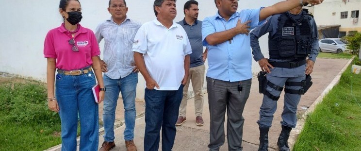O Governo do Estado, por meio da Secretaria das Cidades e Desenvolvimento Urbano (Secid), entregará no final do mês de março a nova Praça da Ribeira, localizada na área do Distrito Industrial, zona rural de São Luís. A construção do novo equipamento público está em fase de finalização e visa assegurar um local adequado para o lazer, prática de atividades físicas, convivência comunitária, além de estimular o desenvolvimento econômico e cultural na região.