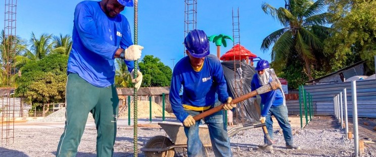 O Governo do Estado, por meio da Secretaria de Estado das Cidades e Desenvolvimento Urbano (Secid), avança com as obras de urbanização do Porto da Jussara, no município de Raposa, região da Grande Ilha. A ação tem objetivo de fortalecer o desenvolvimento econômico, social e o potencial turístico, garantindo integração, acessibilidade e lazer para a população e visitantes.
