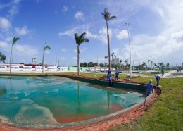 Com previsão para ser inaugurada no mês de março, as obras da Praça da Família seguem em ritmo acelerado. A iniciativa é executada pelo Governo do Estado, por intermédio da Secretaria das Cidades e Desenvolvimento Urbano (Secid), e visa criar um espaço de integração e convivência comunitária com estrutura e capacidade para realização de grandes eventos culturais e esportivos.