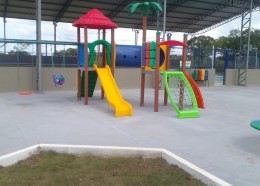 O Governo do Estado, por meio da Secretaria das Cidades e Desenvolvimento Urbano (Secid), concluiu a construção da quadra poliesportiva Rui Mendonça, localizada no povoado São Joaquim de Rui, em Santa Helena.