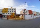 As obras de revitalização do Conjunto Ipem Bequimão, em São Luís, entraram na fase de finalização. A ação é executada pelo Governo do Estado, por intermédio da Secretaria das Cidades e Desenvolvimento Urbano (Secid), e contempla os 58 blocos do residencial com intervenções nas áreas comuns internas e externas; pintura das fachadas dos prédios e ações de reparos na quadra poliesportiva e entorno. As obras visam garantir moradias dignas e mais qualidade de vida para os moradores.