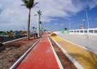 Com previsão para ser inaugurada no mês de março, as obras da Praça da Família seguem em ritmo acelerado. A iniciativa é executada pelo Governo do Estado, por intermédio da Secretaria das Cidades e Desenvolvimento Urbano (Secid), e visa criar um espaço de integração e convivência comunitária com estrutura e capacidade para realização de grandes eventos culturais e esportivos.